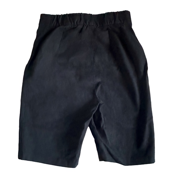 Babaton (Aritzia) Forte Bermuda Shorts, size 6 - Picture 2 of 3